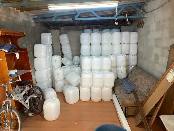 Başakşehir’de 2 ton kaçak içki ele geçirildi