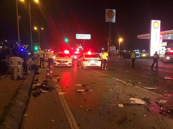Alkollü sürücü polis kontrol noktasına daldı: 1’i polis 3 yaralı