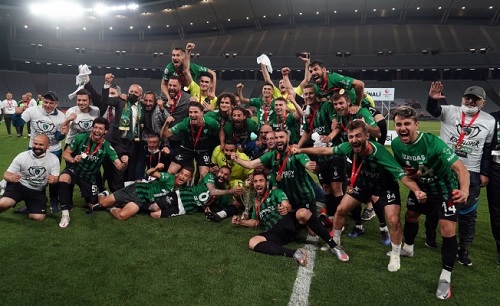 Misli.com 2. Lig play-off şampiyonu Kocaelispor, kupasını aldı