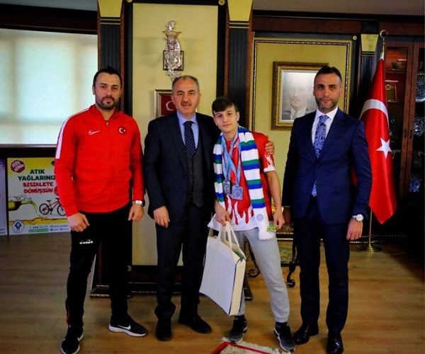 RİZE BELEDİYESPOR’LU AZMİ KOCABEY’DEN AVRUPA’DA BRONZ MADALYA