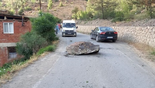 Artvin’in Yusufeli ilçesinde yol inşaatı sırasında yapılan patlatmada facianın eşiğinden dönüldü