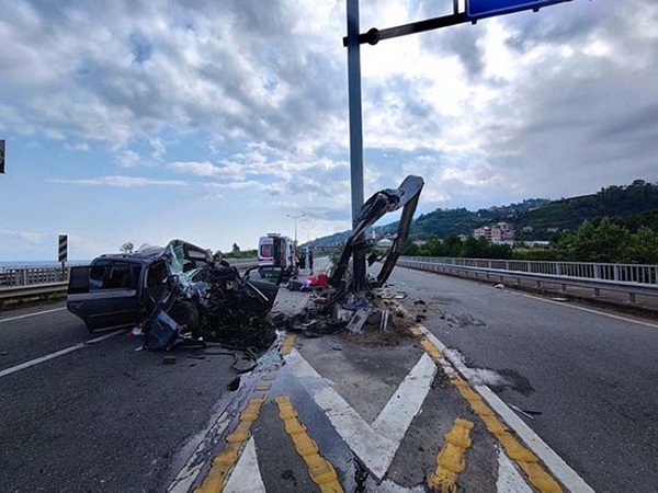 Almanya’dan Rize’ye tatile gelen aile kaza yaptı! 2 kişi öldü, 4 kişi yaralandı