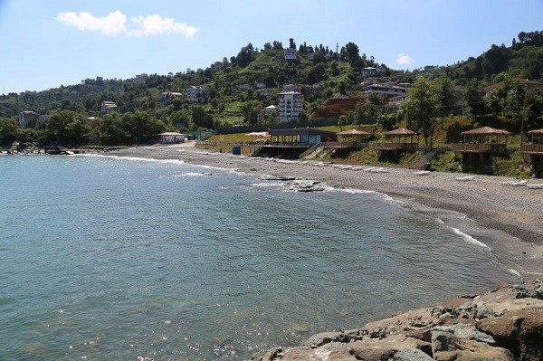 RİZE BELEDİYESİ KADINLAR PLAJI MİSAFİRLERİNİ AĞIRLAMAYA DEVAM EDİYOR