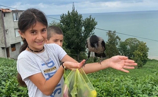 ’Şakir’i yanından ayırmıyor