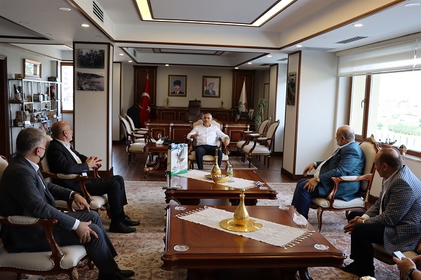 Çaykur Rizespor Yönetim Kurulu Başkanı Tahir Kıran’dan Vali Kemal Çeber’e Ziyaret