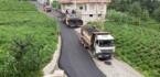 Rize’de Azaklıhoca, Düzköy ve Çaycılar grup yolunda asfaltlama çalışması gerçekleştirildi
