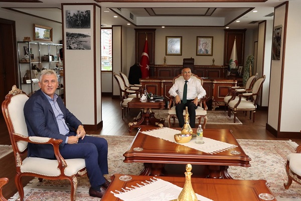 Of Belediye Başkanı Salim Salih Sarıalioğlu’dan Vali Çebr’e Nezaket Ziyareti