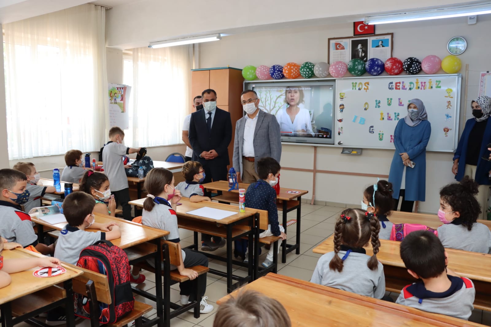 Rize Valisi Kemal Çeber, Minik Öğrencilerin Heyecanına Ortak Oldu