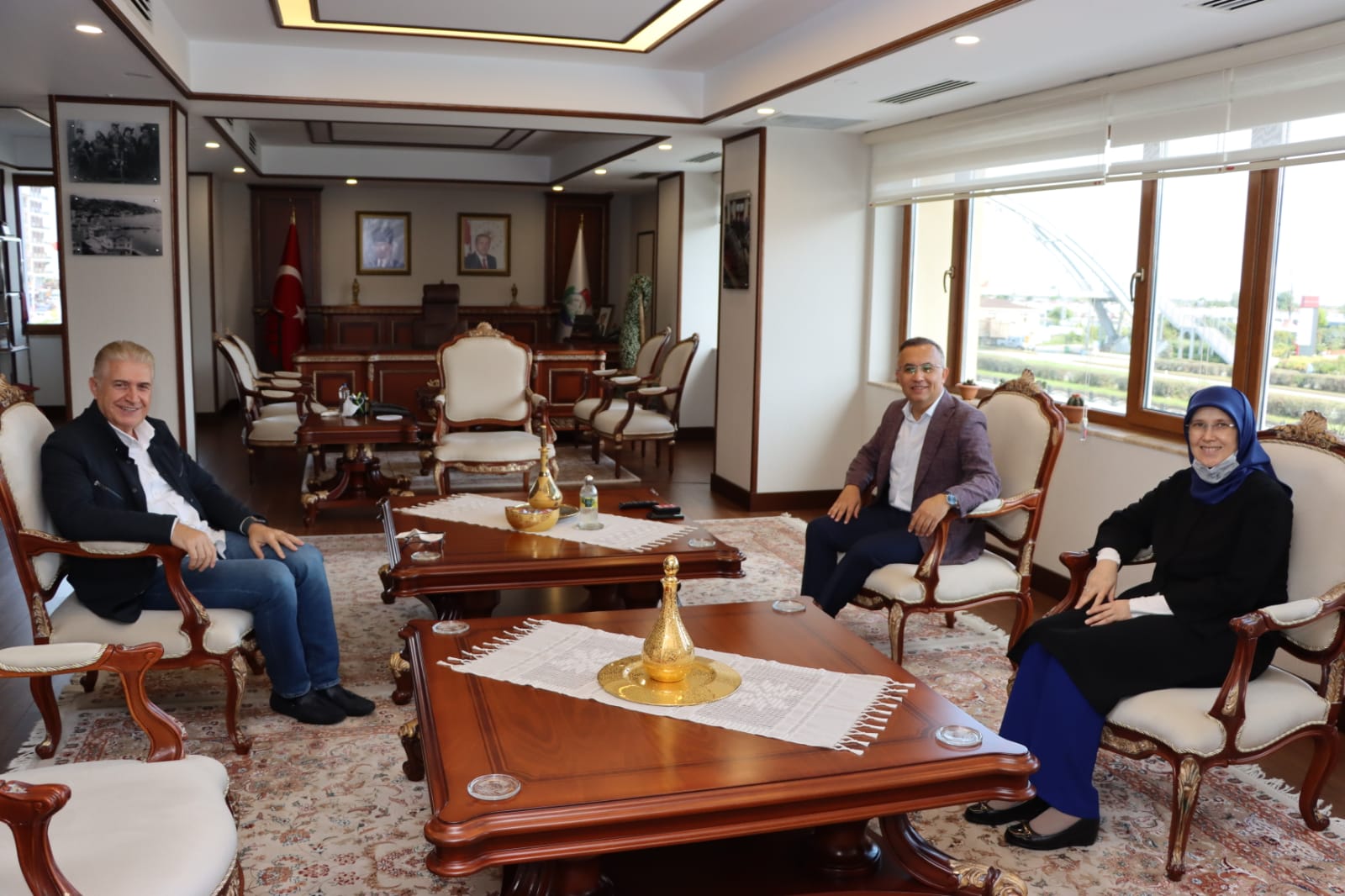 İstanbul Aydın Üniversitesi Mütevelli Heyeti Başkanı’ndan Rize Valisi Kemal Çeber’e Ziyaret
