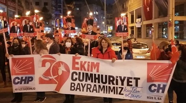 CHP PAZAR’DA FENER ALAYI DÜZENLEDİ