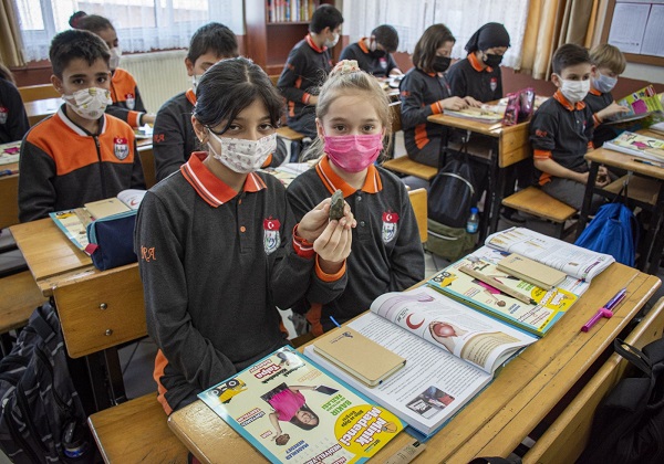 Çayeli bakır geleceğin minik madencilerine destek oldu