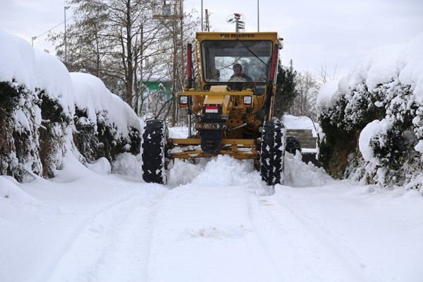 RİZE’DE KAR TEMİZLEME ÇALIŞMALARI DEVAM EDİYOR