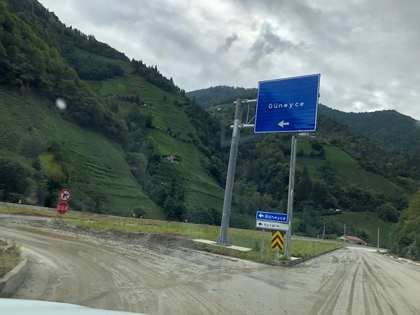 İKİZDERE-RİZE KARAYOLUNDA TRAFİK TERÖRÜ !