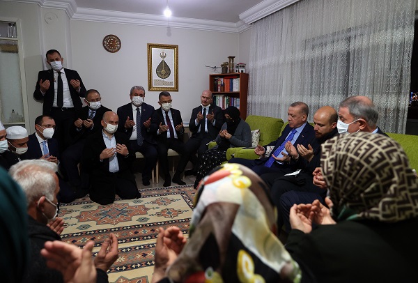 Cumhurbaşkanı Erdoğan’dan şehit Özel Harekât Şube Müdürü Eren’in ailesine taziye ziyareti