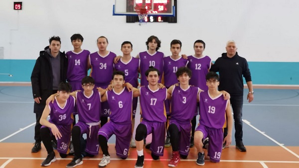 TÜRKİYE ODALAR VE BORSALAR BİRLİĞİ FEN LİSESİ ERKEK BASKETBOL TAKIMI YARI FİNALLERDE