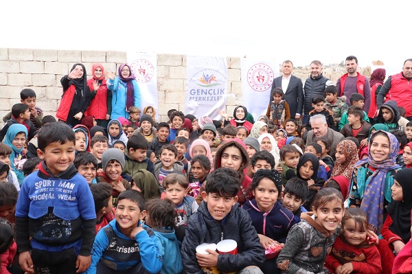 “Kardeşin Isınır, Dünya Isınır” sloganıyla  yürütülen sosyal projede yardım Tırları İdlib’e ulaştı