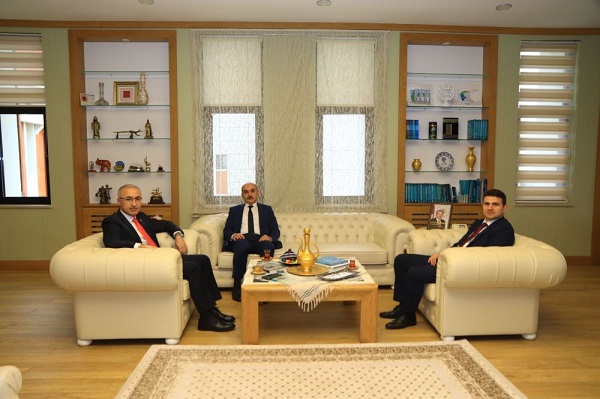 Rize Cumhuriyet Başsavcısı ve Rize Baro Başkanı’ndan Rektör Karman’a Ziyaret