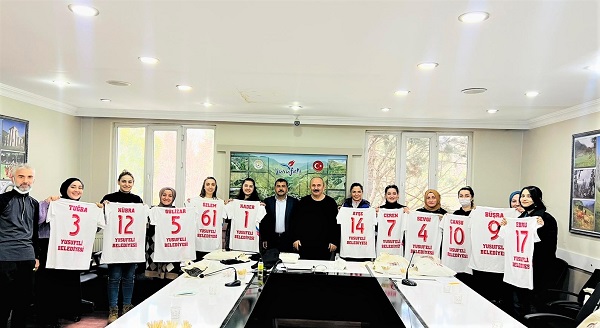“EVİNİN SULTANLARI” KADIN VOLEYBOLCULARA MALZEME DESTEĞİ
