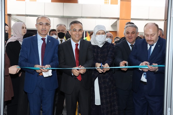 Vali Çeber, “Denemeler” Temalı Resim Sergisinin Açılışını Gerçekleştirdi