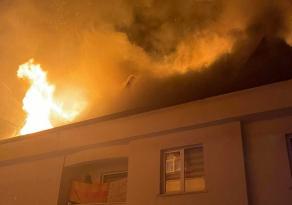 SON DAKİKA: Rize’de 8 katlı apartmanın çatısındaki yangın korkuttu