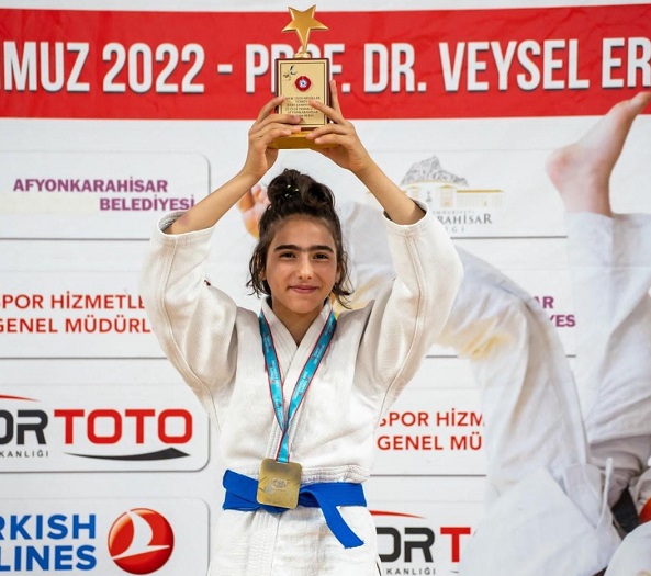 Rize’li Berfin Türkiye Şampiyonu Oldu