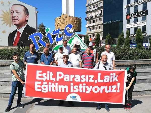 SOL Parti Rize’de ‘eşit, parasız, laik eğitim istiyoruz’ eylemi gerçekleştirdi