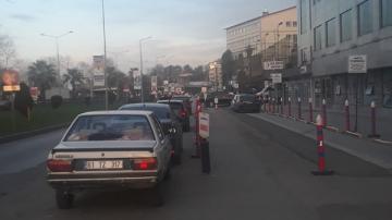 Park sorununu çözmek için refüjü daraltıp yolu genişlettiler