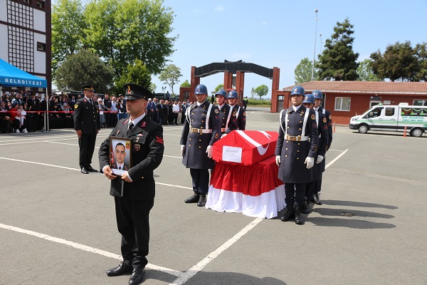 Kalp krizinden hayatını kaybeden uzman çavuş için Rize’de tören düzenlendi