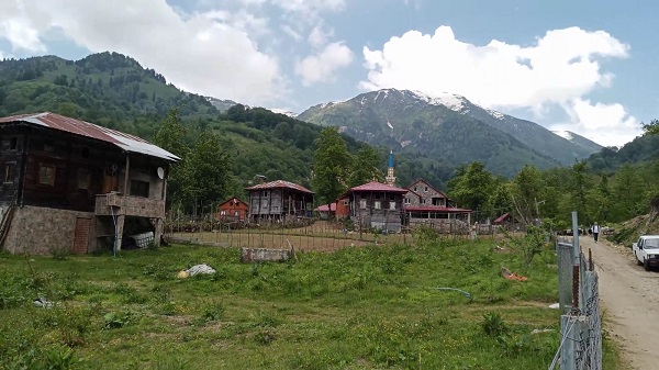 Rize’nin en otantik köyü; elektriği bile kendileri üretiyor