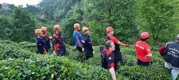 Rize’de 175 metre yükseklikteki teleferikte mahsur kaldı