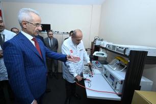 ULAŞTIRMA VE ALTYAPI BAKANI ABDULKADİR URALOĞLU CEP TELEFONU TEST MERKEZİNİ İNCELEDİ