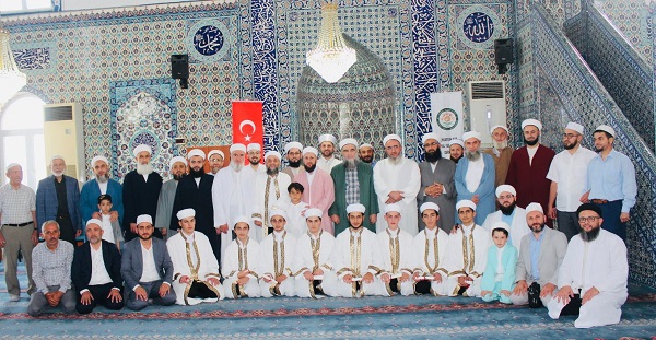 Başiskele’de Ensar’un Nur Derneğinin Hafızlık Merasim Törenine Yoğun İlgi