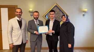 Türkiye’nin ilk otizmli resim iş öğretmeni diplomasını aldı