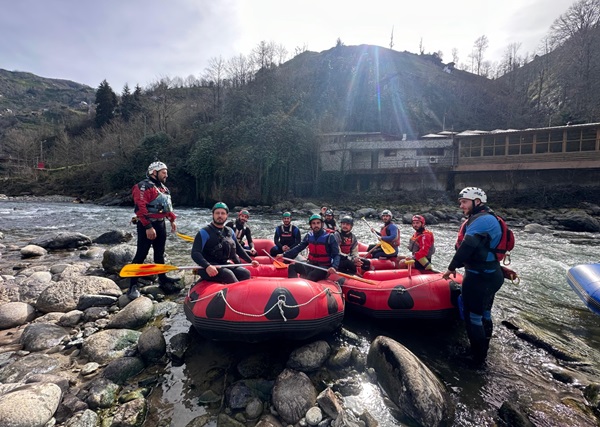 Rafting rehberlerine Fırtına’da uygulamalı eğitim