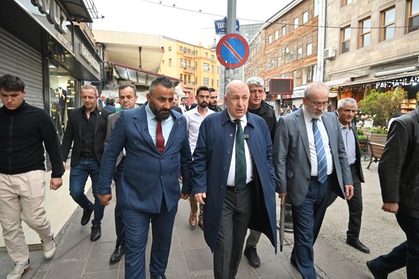 Prof. Dr. Ümit Özdağ, Ankara Ulus Hali’nde bulunan Et ve Süt Kurumu’na gitti