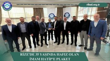 Rize’de 35 Yaşında Hafız Olan İmam Hatip’e Plaket Verildi