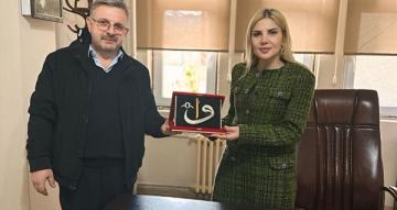 Filografi Eğitmeni Abdülhamit Kurtuluş’tan Selen Kurt’a anlamlı hediye